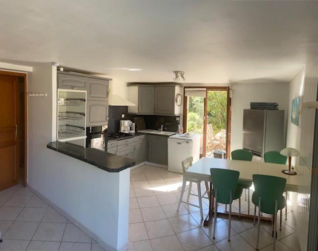 Joli Rez-De-Villa 80 M2 Proche Mer Каркеран Екстериор снимка